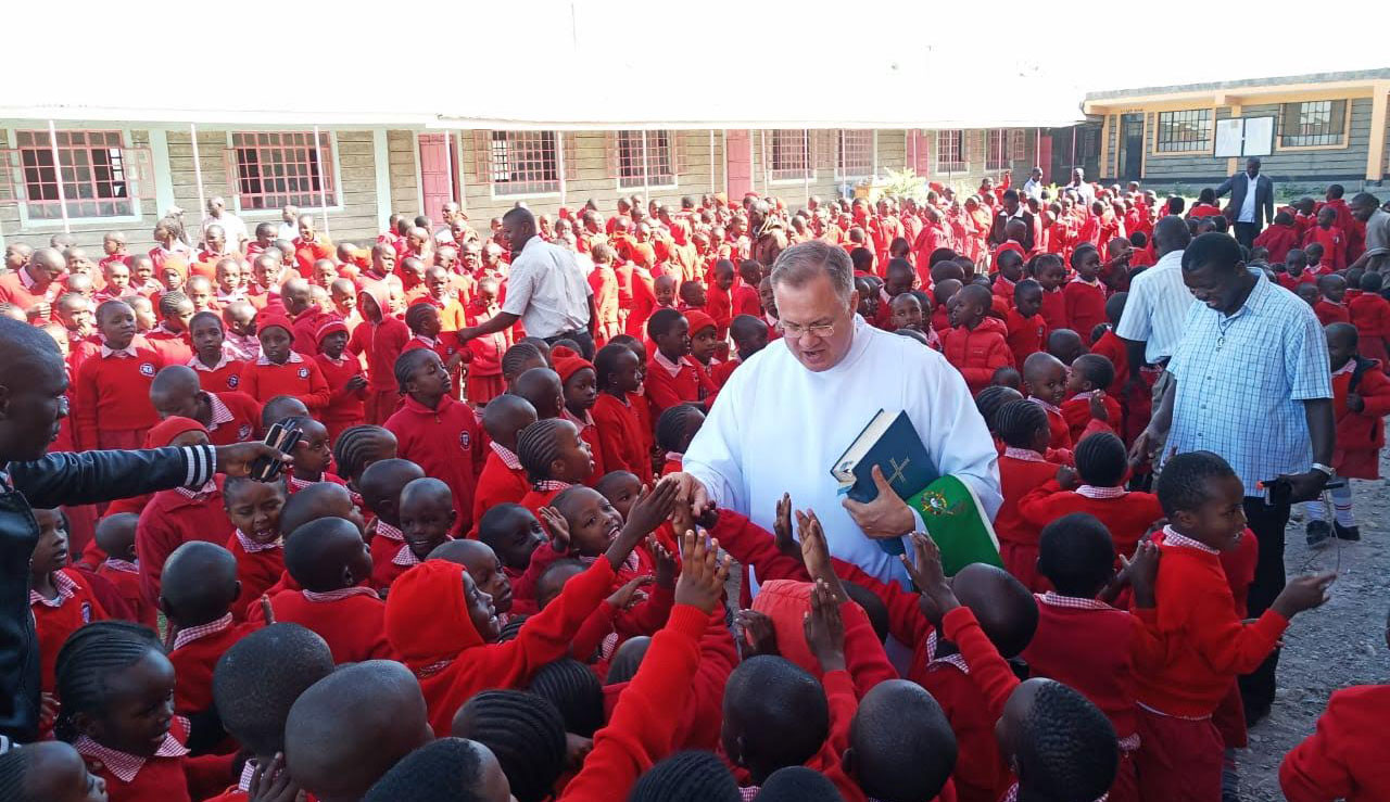 fr-gary-with-children2